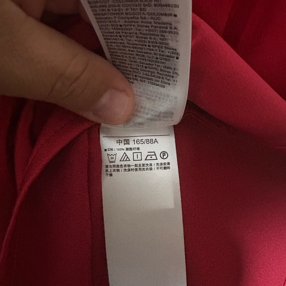 GAP Vibrant Sled Red Halter Blouse,Size S,Satin,100% polyester,Made in Vietnam - Picture 13 of 13